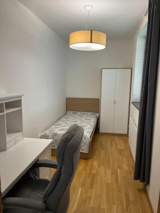 Apartman Holesovice,Balkon,Garaz ปราก ภายนอก รูปภาพ